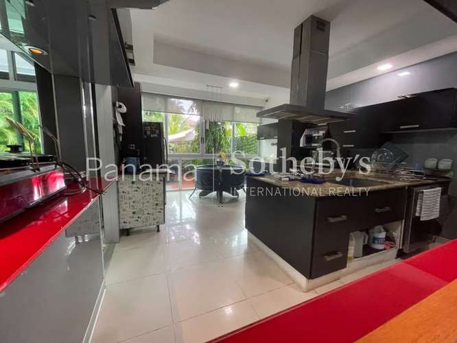 Casa A La Venta | Residencia de Lujo en Albrook con Piscina Privada | Rodeada de Naturaleza