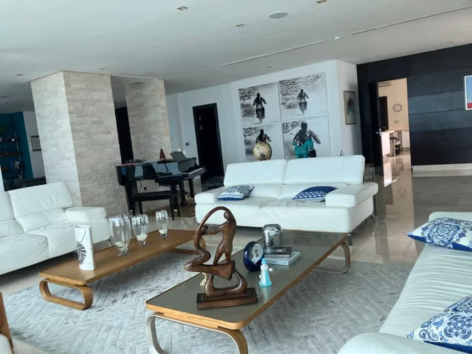 Venta Apartamento en Vitri, Penthouse, de 4 rec. Frente Al Mar, Lujoso,