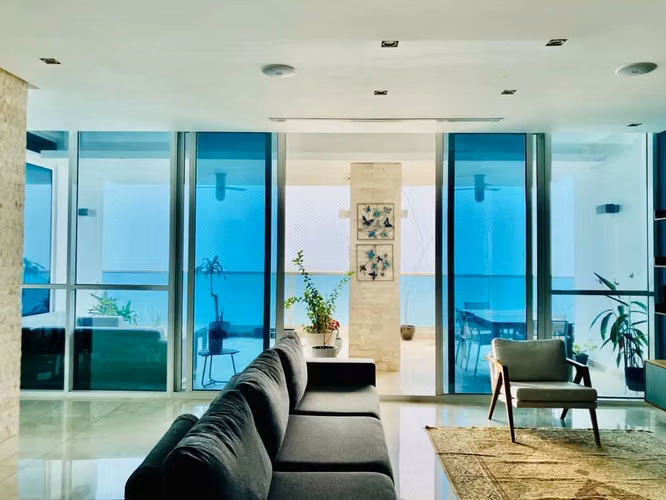 Venta Apartamento en Vitri, Penthouse, de 4 rec. Frente Al Mar, Lujoso,