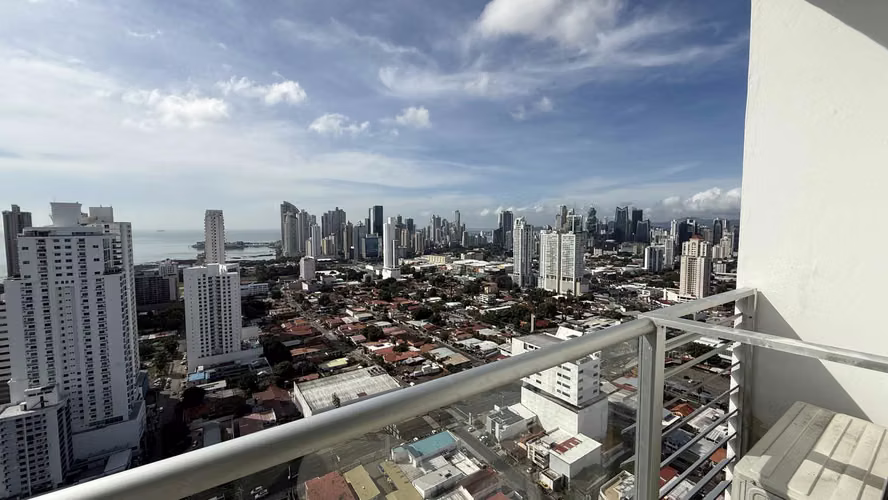 Se alquila Apt de 3 recámaras, 3 baños, cuarto y baño de servicio, balcón - Imagen 9