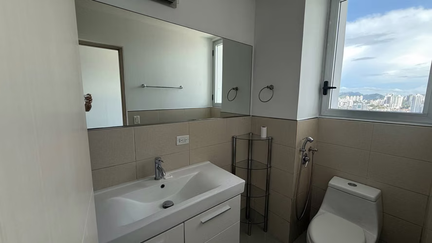 Se alquila Apt de 3 recámaras, 3 baños, cuarto y baño de servicio, balcón - Imagen 14