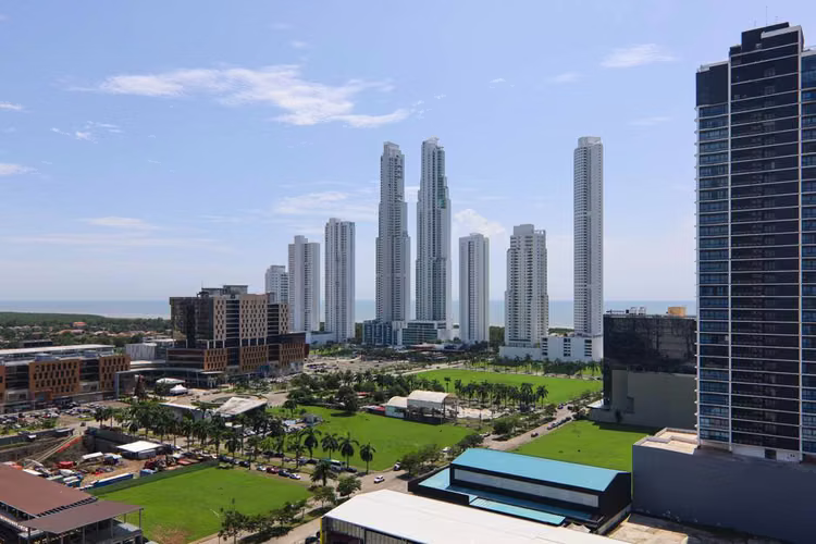 Apartamento de tres dormitorios en venta en Park Lane