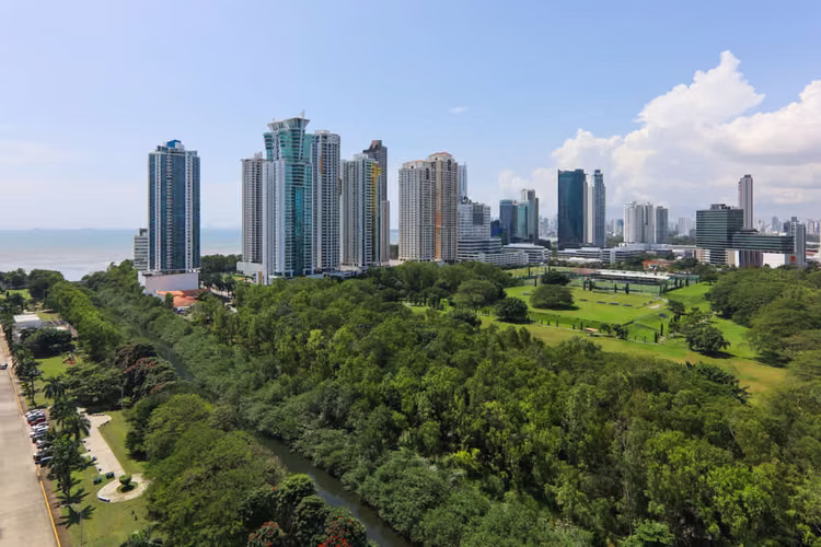 Apartamento de tres dormitorios en venta en Park Lane