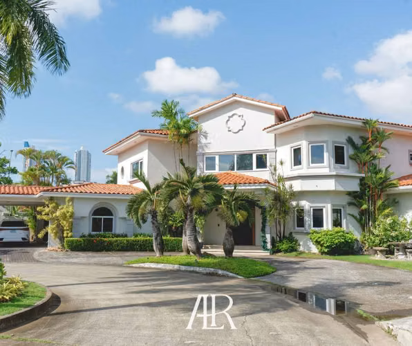 Vendo Casa en Royal Pacific, Costa del Este
