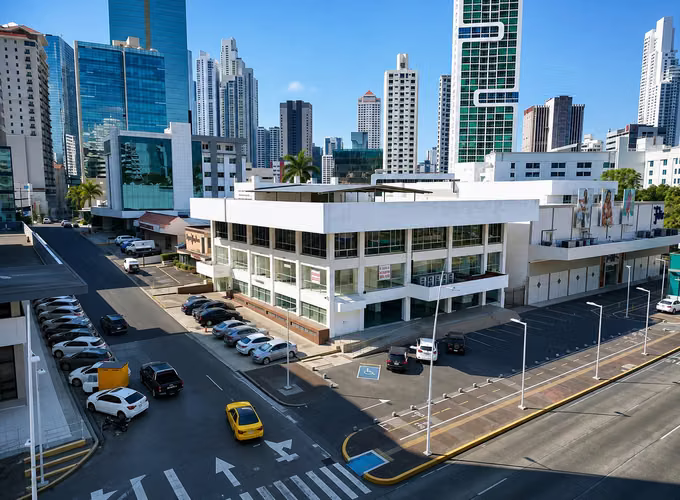 Alquiler de Edificio con Local Comercial y Oficinas en Vía España, 2,277m2 de construcción