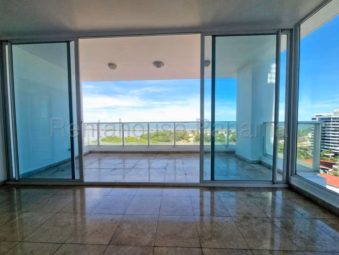 Venta de amplio Apartamento en Coco del Mar Ph Puntarenas Mts2: 378 PD