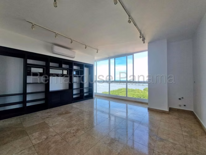 Venta de amplio Apartamento en Coco del Mar Ph Puntarenas Mts2: 378 PD