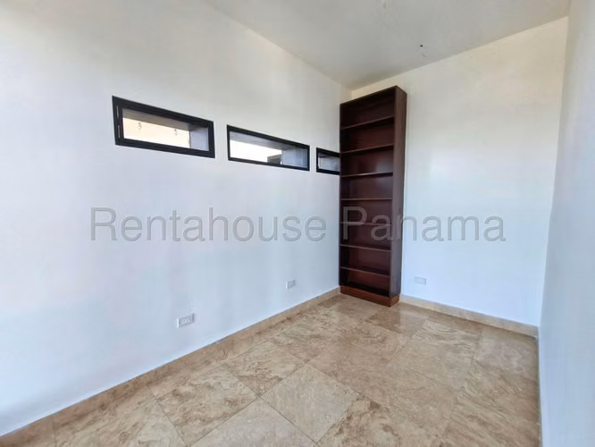 Venta de amplio Apartamento en Coco del Mar Ph Puntarenas Mts2: 378 PD