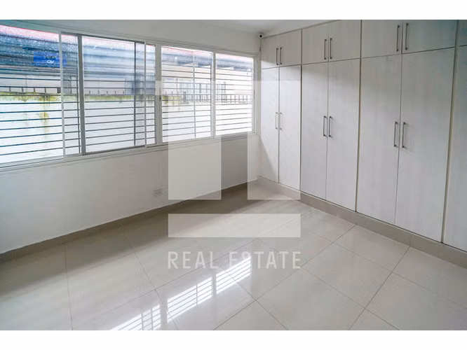 Se Vende Casa en Loma Alegre. Altos del Golf - Imagen 5