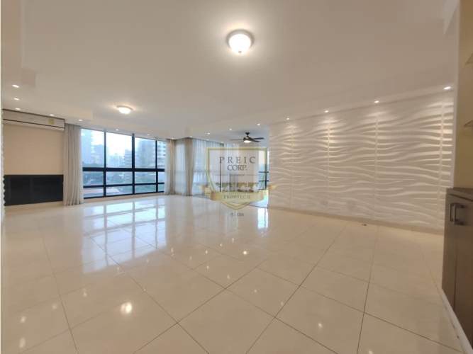 Vendo amplio y remodelado apartamento en El Cangrejo