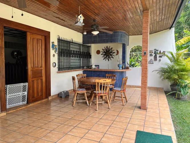 VENTA CASA DE 410 M² - TERRENO 971 M² - EN LAS CUMBRES - ID 814