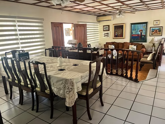 HOUSE FOR SALE - 410 M² - LAND 971 M² - IN LAS CUMBRES - ID 814