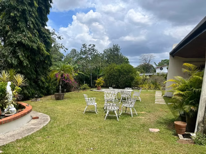 VENTA CASA DE 410 M² - TERRENO 971 M² - EN LAS CUMBRES - ID 814
