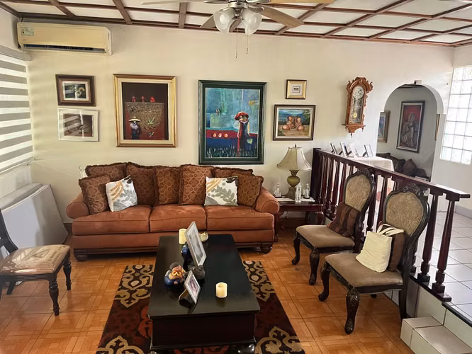 VENTA CASA DE 410 M² - TERRENO 971 M² - EN LAS CUMBRES - ID 814