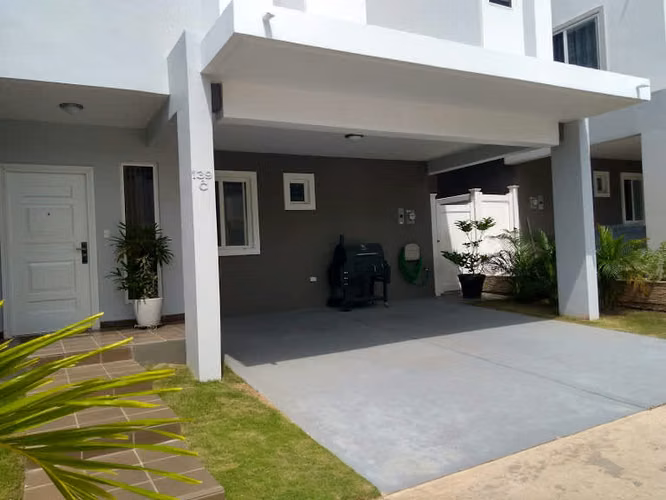ALQUILO EXCELENTE CASA EN PH AUGUSTA FUL AMUEBLADA