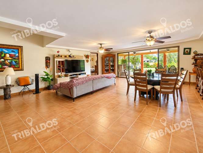 Venta de Casa de 5 Recámaras con Piscina Privada y Jardín en Coronado - Imagen 2