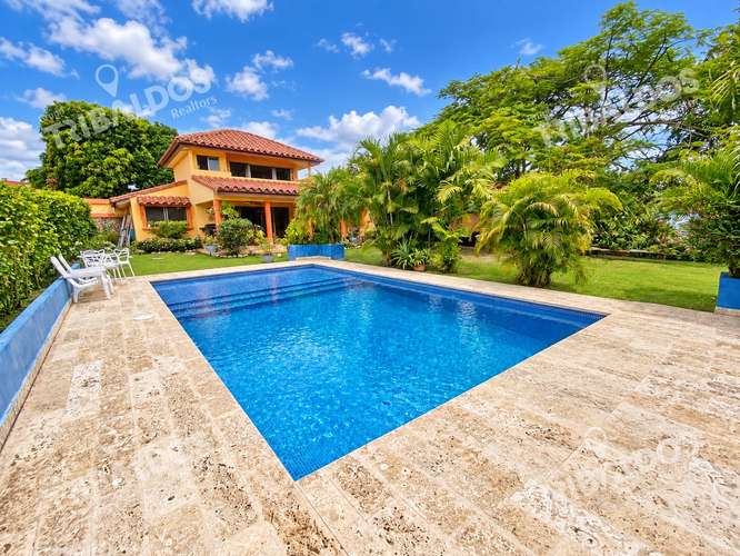 Venta de Casa de 5 Recámaras con Piscina Privada y Jardín en Coronado - Imagen 1