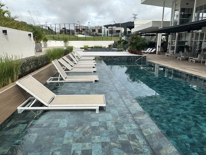 BAJON DE PRECIO Venta de Casa en Riverwalk Green City Paneles Solares 300m