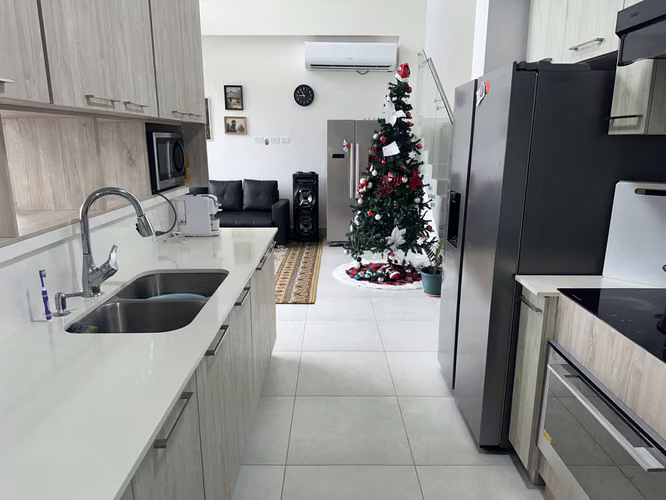 BAJON DE PRECIO Venta de Casa en Riverwalk Green City Paneles Solares 300m