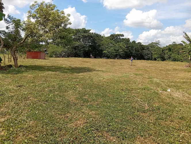 Vendo Terreno comercial en Plaza Villa Lobos