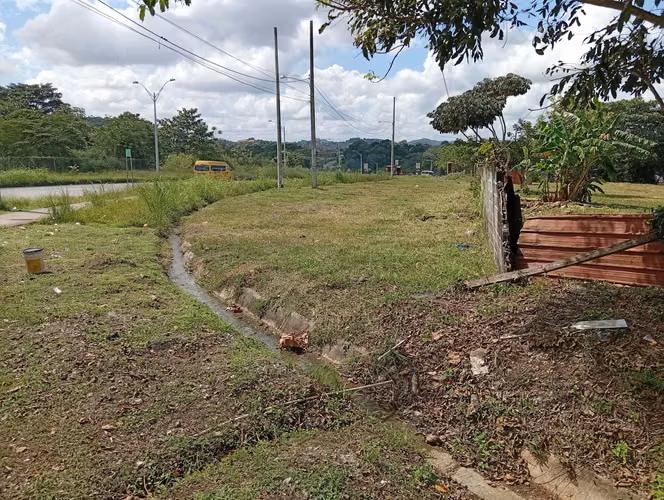 Vendo Terreno comercial en Plaza Villa Lobos
