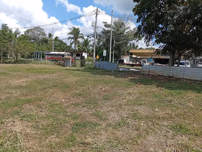 Vendo Terreno comercial en Plaza Villa Lobos