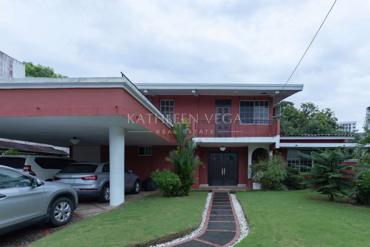 Casa Unifamiliar en Venta en El Carmen con seguridad