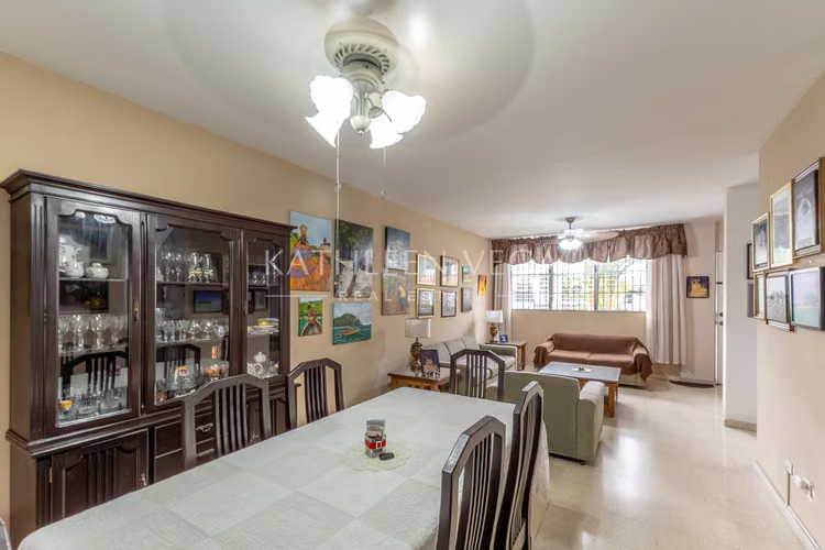 Casa Dúplex de 2 niveles en La Riviera, Altos de Panamá