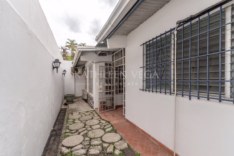 Casa Dúplex de 2 niveles en La Riviera, Altos de Panamá