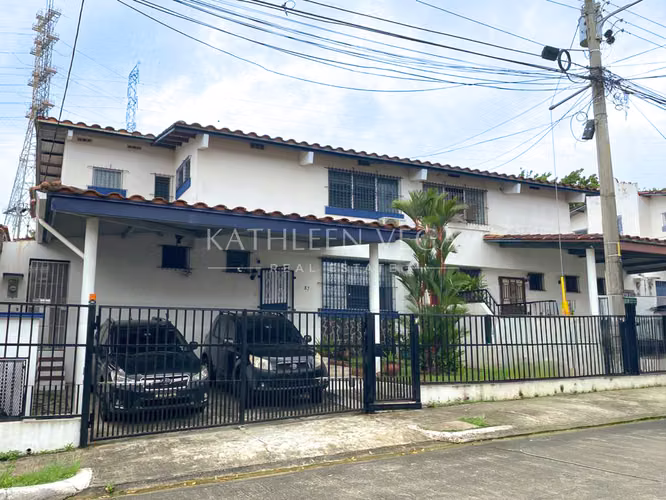 Casa Dúplex de 2 niveles en La Riviera, Altos de Panamá