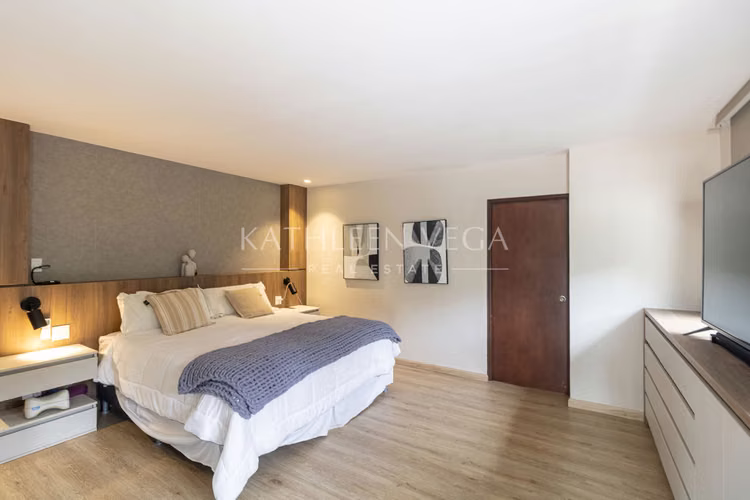 Casa en San Francisco | Casa Unifamiliar 2 Niveles en Venta en Villa Lilla