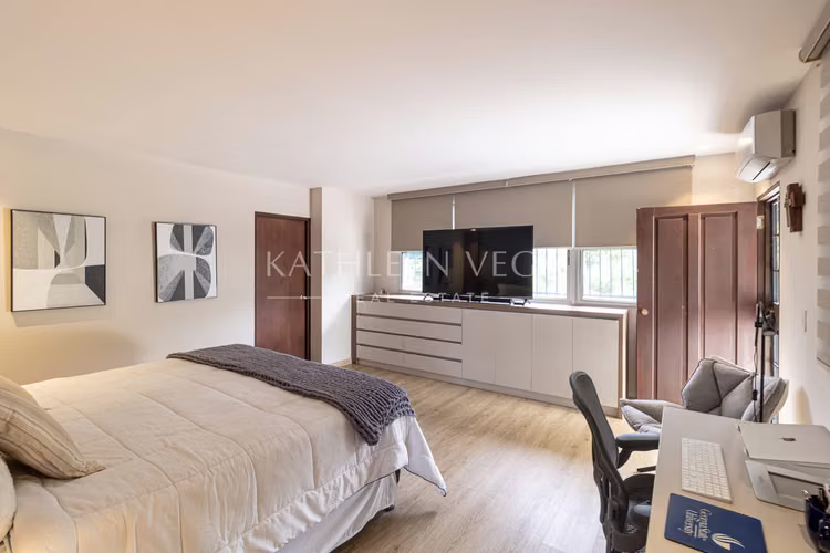 Casa en San Francisco | Casa Unifamiliar 2 Niveles en Venta en Villa Lilla