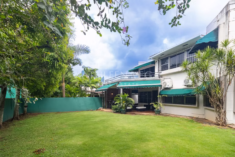 Casa en San Francisco | Casa Unifamiliar 2 Niveles en Venta en Villa Lilla