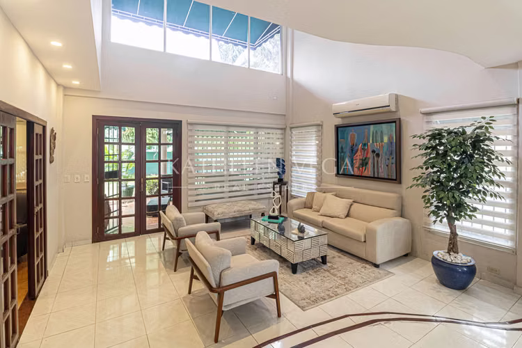 House in San Francisco | Two-Story Single-Family Home for Sale in Villa Lilla
