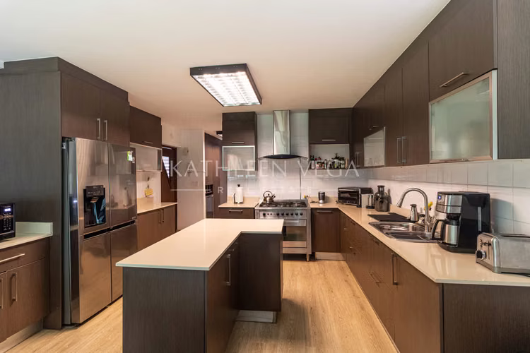 Casa en San Francisco | Casa Unifamiliar 2 Niveles en Venta en Villa Lilla