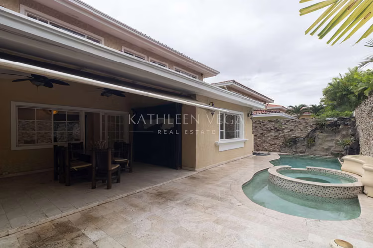 Casa Unifamiliar en Venta en Costa Dorada, Costa del Este