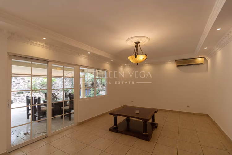Casa Unifamiliar en Venta en Costa Dorada, Costa del Este