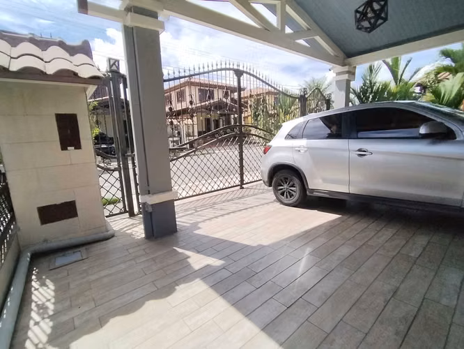 Venta de Casa 3 Niveles | 273 m² | Gimnasio + Bar | Mirador del Lago  - Las Cumbres - Imagen 10