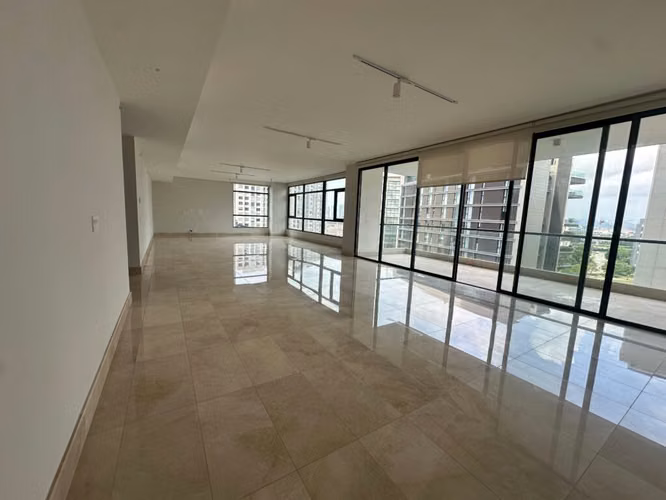 Bank Sells Apartment in PH Albatross - Santa María