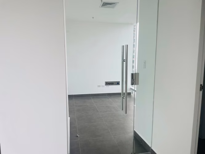 ALQUILO OFICINA EN PH ASEGURADORA ANCON COSTA DEL ESTE