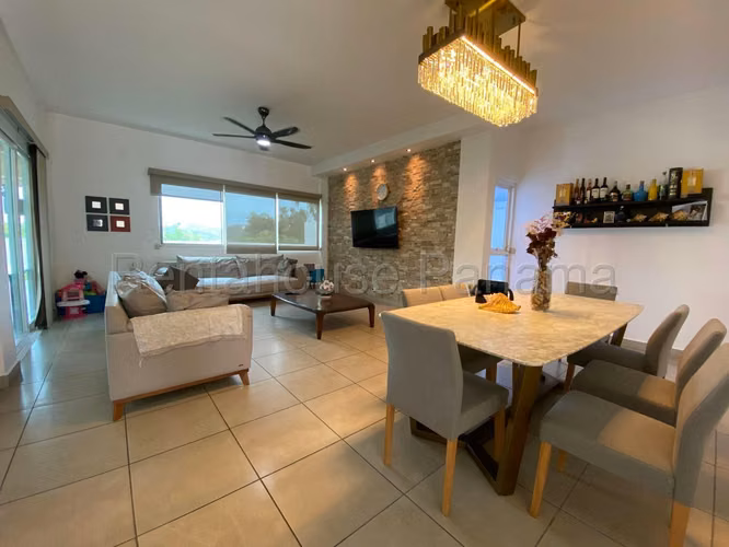 Venta de Casa en Altos de Panama Horizonte Mts2: 350 PD