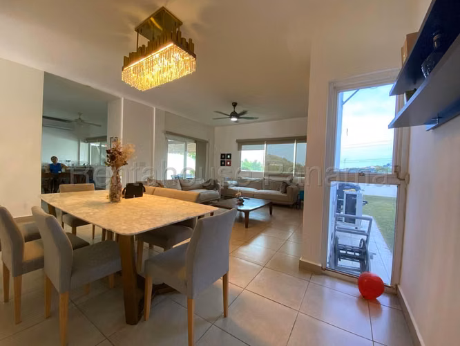 Venta de Casa en Altos de Panama Horizonte Mts2: 350 PD