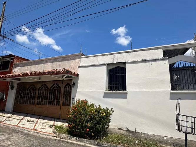 Banco Vende Casa en Praderas del Rocío – Las Cumbres (un)