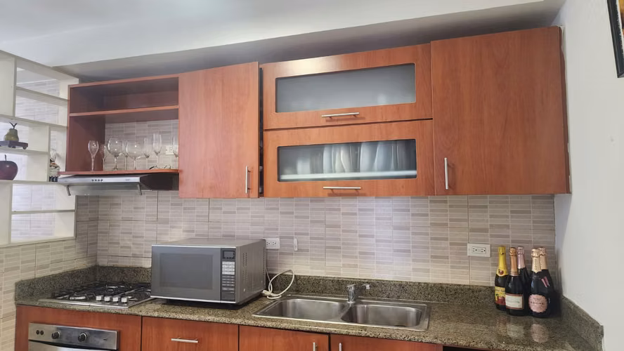 Venta Apartamento 2Rec Amoblado | 94m² | Vista Ciudad + Depósito  $ 177.000