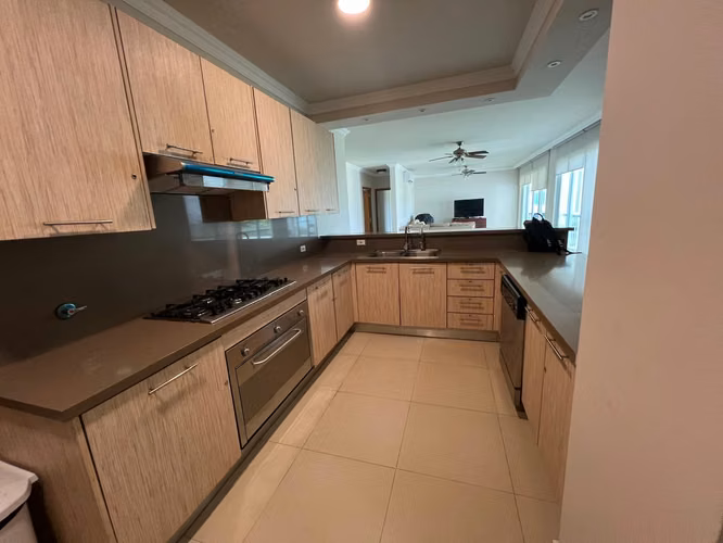 Gran Oportunidad de Venta, Apartamento con vista al mar. BIJAO
