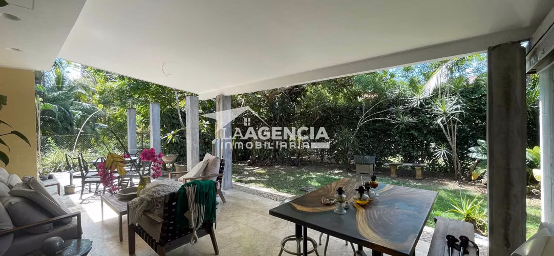 Clayton, Venta de Casa Duplex remodelada con terraza techada