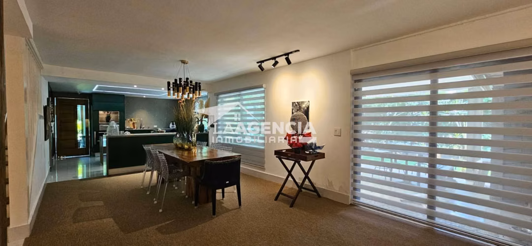 Clayton, Venta de Casa Duplex remodelada con terraza techada