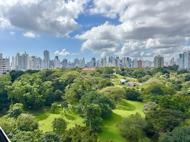 Park 1 • Vista directa al Parque Omar • 1 apartamento por piso en Altos del Golf