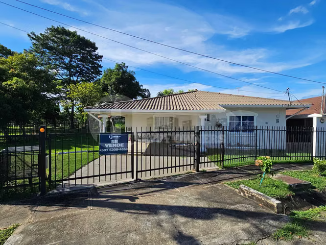 CASA EN VENTA O ALQUILER EN CHITRÉ, BRISAS DE GUAYACANES