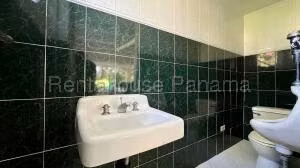 Venta de Casa con 429m2 en Albrook 26-4110SR